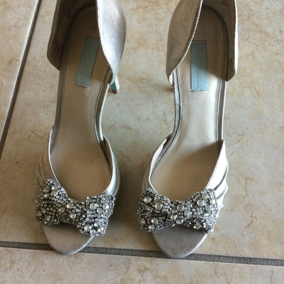 Betsy Johnson blue sole shoes size 10 silver - Picture 1 of 3